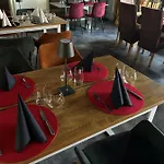 Landhaus Hotel Neuss ホテル ノイス