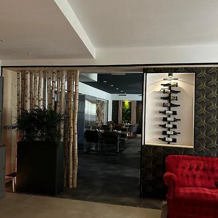 ホテル Landhaus Hotel Neuss 4*