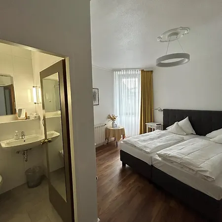 Landhaus Hotel Neuss ホテル 4*