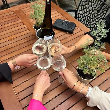 Landhaus Hotel Neuss ホテル