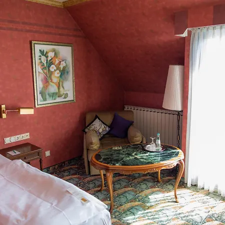 Landhaus Hotel Neuss ホテル 4*