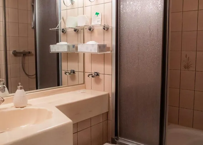 Landhaus Hotel Neuss Отель Нойс